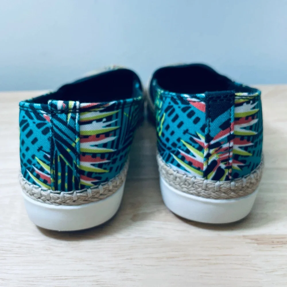 Anne Klein Akzilya Tropical Palm Leaf Espadrille Flats Teal Multi Women's 7M